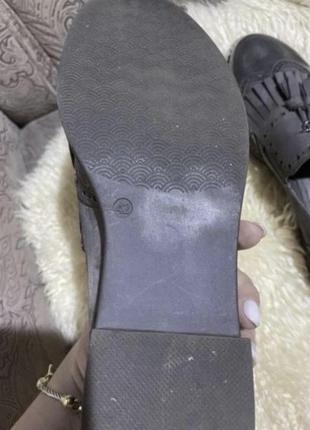Модні лакові туфлі лофери з китицями 42 р5 фото