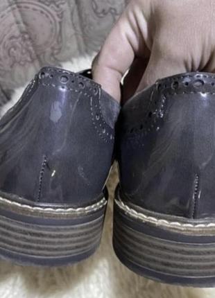 Модные лаковые туфли лоферы с кисточками 42 р9 фото