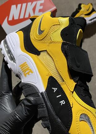 Nike air max speed turf yellow.