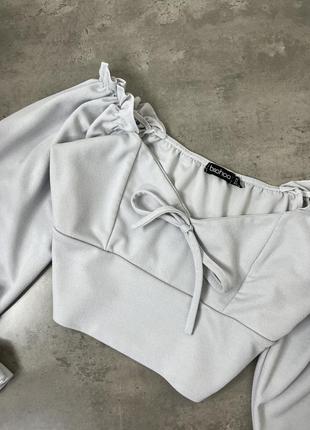 Блуза топ с объемными рукавами и открытыми плечами4 фото