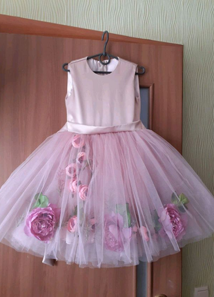 Платье  с цветами нарядное детское