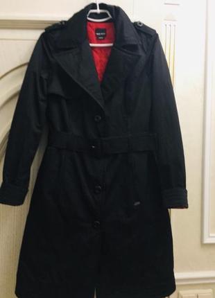 Пальто. тонкий синтипух. італія