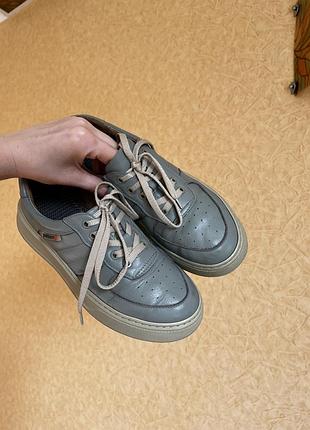 Продаю кеды из натуральной кожи