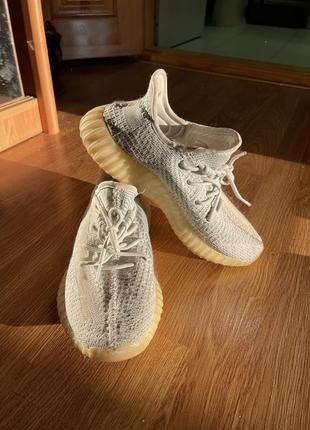 Кроссовки adidas yeezy boost