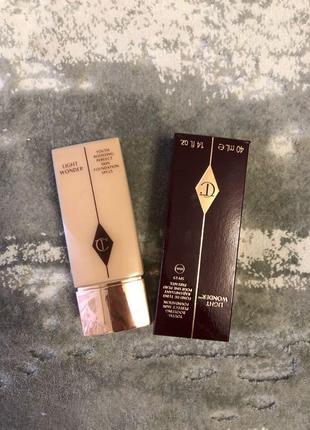 Тональна основа charlotte tilbury light wonder youth