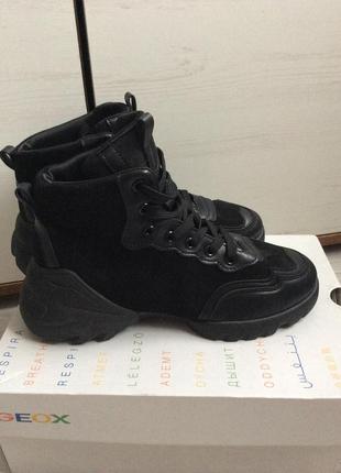 Кросівки в стилі діор