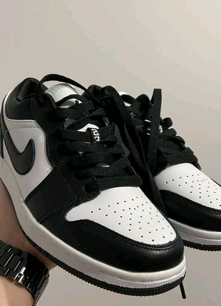 "nike air jordan retro 1 low"