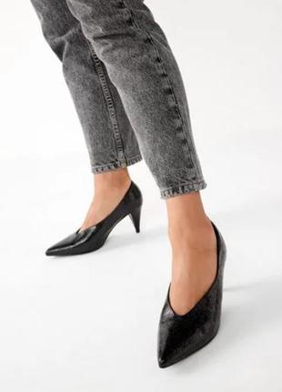 Туфі жіночі чорні туфлі човники гострий носок в стилі zara чорні човники туфлі v виріз next - 39,