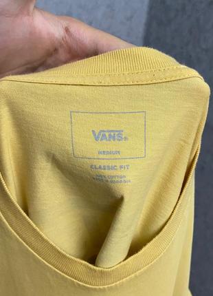 Желтая футболка от бренда vans6 фото