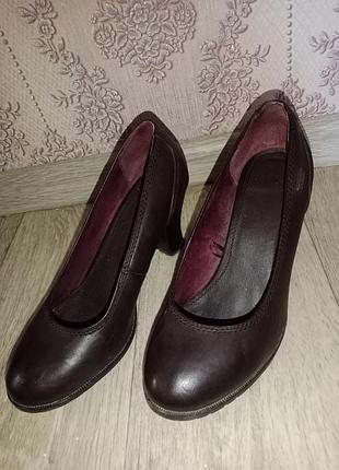 Удобные базовые туфли