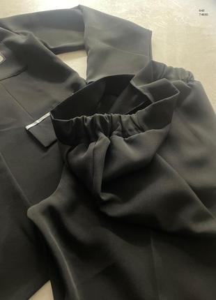 Элегантный черно-белый костюм