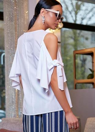 Жіноча блузка з рукавами на зав'язках, вільна, з відкритими плечима. біла s5 фото