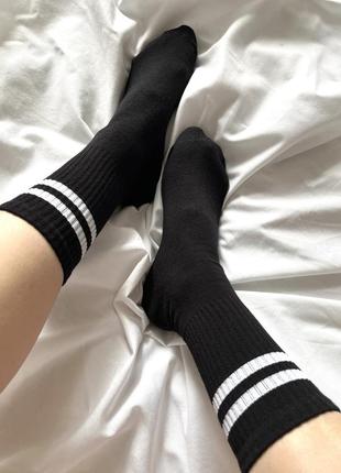 Высокие женские носки с полосками, высокие черные носки с белыми полосками, высокие носки1 фото