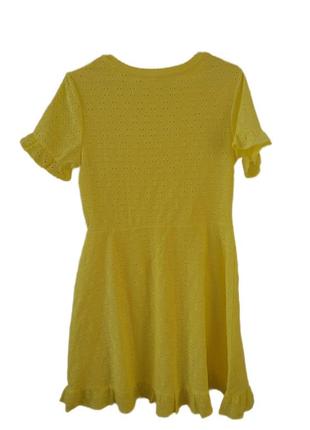 Летнее ажурное платье желтого цвета с эффектом запаха2 фото