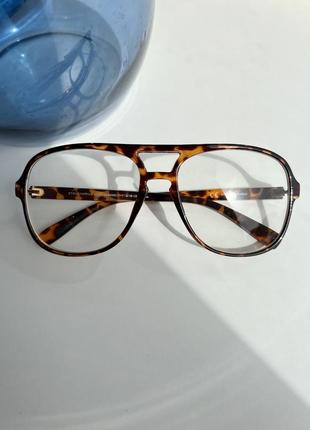 Стильные имиджевые очки stradivarius