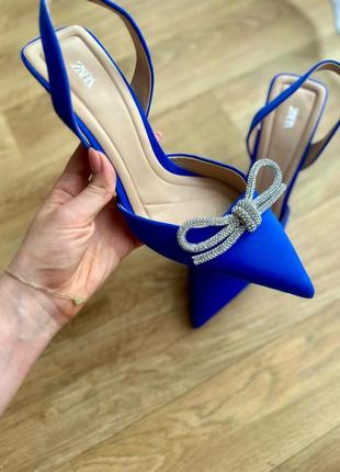 Невероятные синие туфли на каблуке zara2 фото