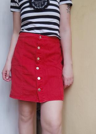 Красная аля джинсовая котоновпя юбка трапеция с пуговицами1 фото