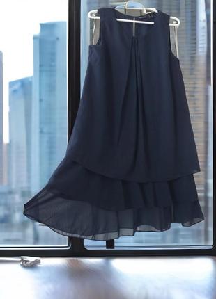Легка, літня, стильна сукня з ніжного шифону темно-синього кольору.