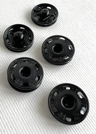 Кнопка пришивна емаль чорна 20мм метал