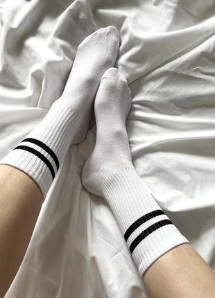 Високі білі шкарпетки зі смужками, високі шкарпетки, високі шкарпетки білі у чорну смужку