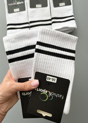 Високі білі шкарпетки зі смужками, високі шкарпетки, високі шкарпетки білі у чорну смужку2 фото