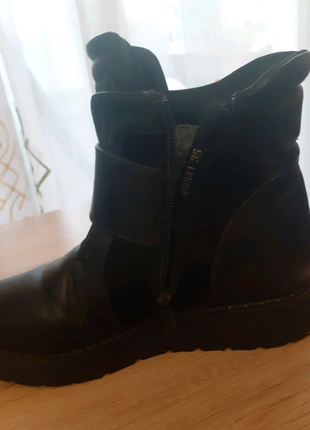 Чорні зимові черевики на дівчинку.2 фото