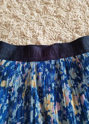 Штоновая плесерированная юбка миди в цветочный принт4 фото