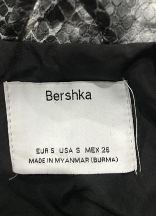 Косуха bershka со змеиным принтом7 фото