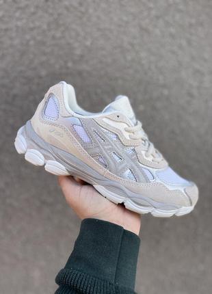 Трендовые женские кроссовки asics gel-nyc beige white бежевые