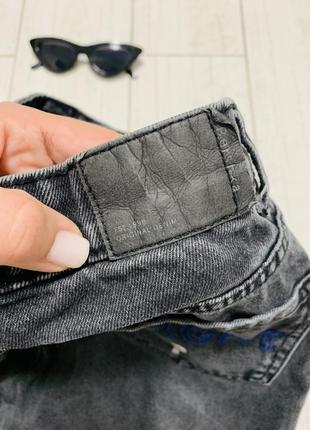 Брендовые стильные джинсы-момы с надписями от bershka10 фото