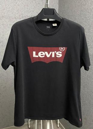 Черная футболка от бренда levis2 фото