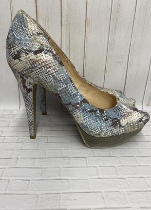 Туфлі брендові з відкритим носком buffalo