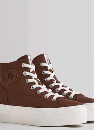 Кеди на платформі