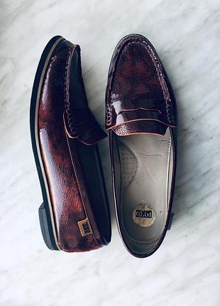 Лакові туфлі лофери - тренд осінь 2025-2026!