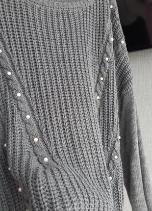 Объемный, теплый свитер серого цвета4 фото