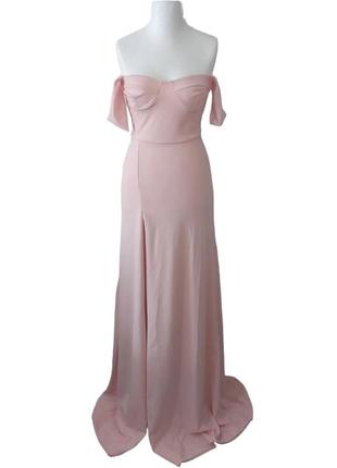 Нежно розовое платье макси с высоким разрезом и шлейфом7 фото