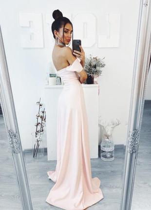 Нежно розовое платье макси с высоким разрезом и шлейфом2 фото