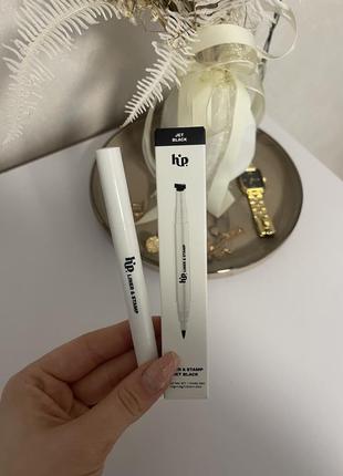 Лайнер зі штампом hipdot