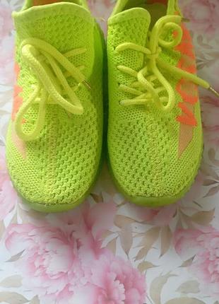 Яскраві макасини на дівчинку