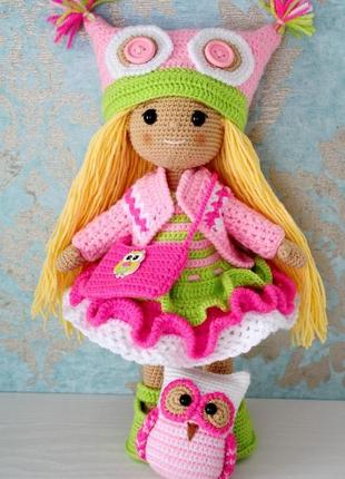 Лялька в рожево-зеленому вбранні вязана гачком з іграшкою совою. подарунок доньці, племінниці1 фото