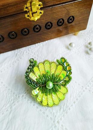 Брошка перлина