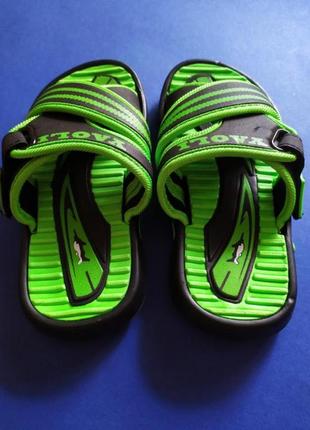 Шлепанцы на мальчика7 фото