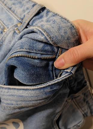 Прямые джинсы с наклейками3 фото
