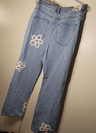 Прямые джинсы с наклейками2 фото