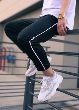 Черно белые спортивные штаны мужские с полосками6 фото