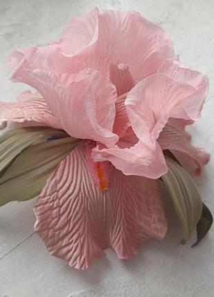 Брошь-цветок розовый ирис. цветочные украшения.3 фото