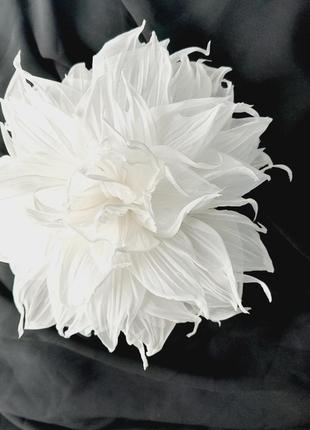 Брошка бiла квiтка. corsage flower.4 фото