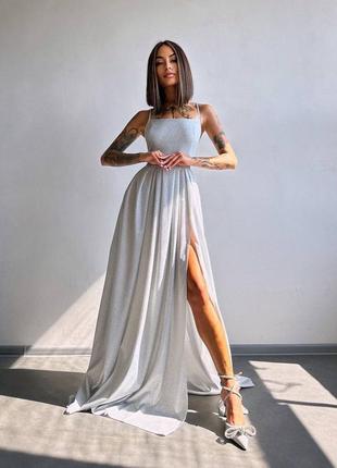 Сияющее премиальное платье макси в бело-сером цвете с разрезом на ножке и шнуровкой на спине xs s вечернее выпускное платье 42 442 фото