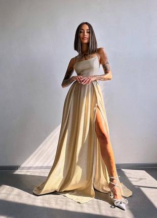 Преміальна блискуча вечірня максі сукня з шнурівкою на спині та розрізом на ніжці у золотому/бежевому кольорі xs s m випускне плаття8 фото