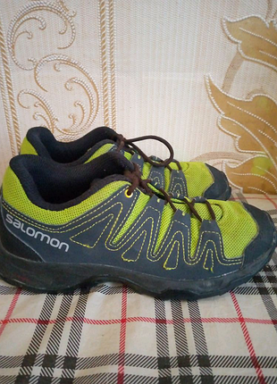 Стильні фірмові кросівки